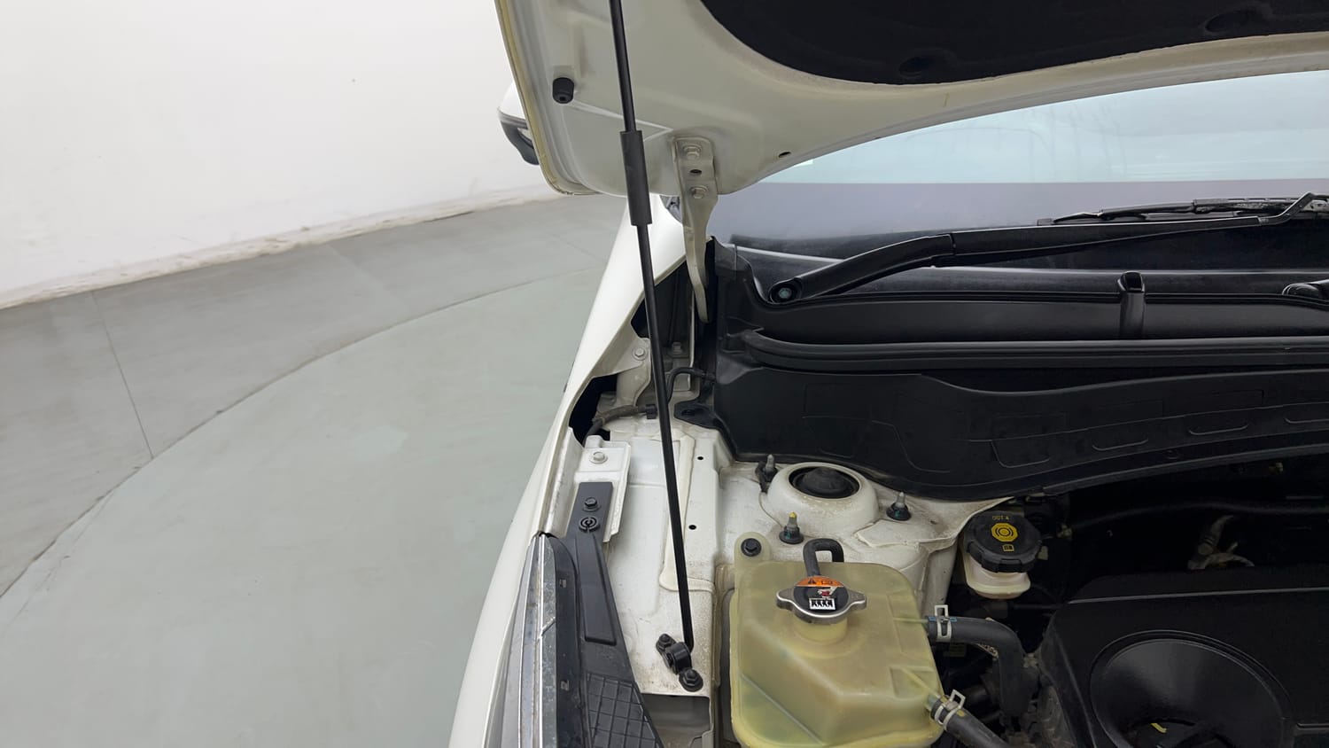 Used 2019 kia Seltos GTX Plus DCT 1.4 Petrol Automatic engine ENGINE RIGHT SIDE HINGE & APRON VIEW