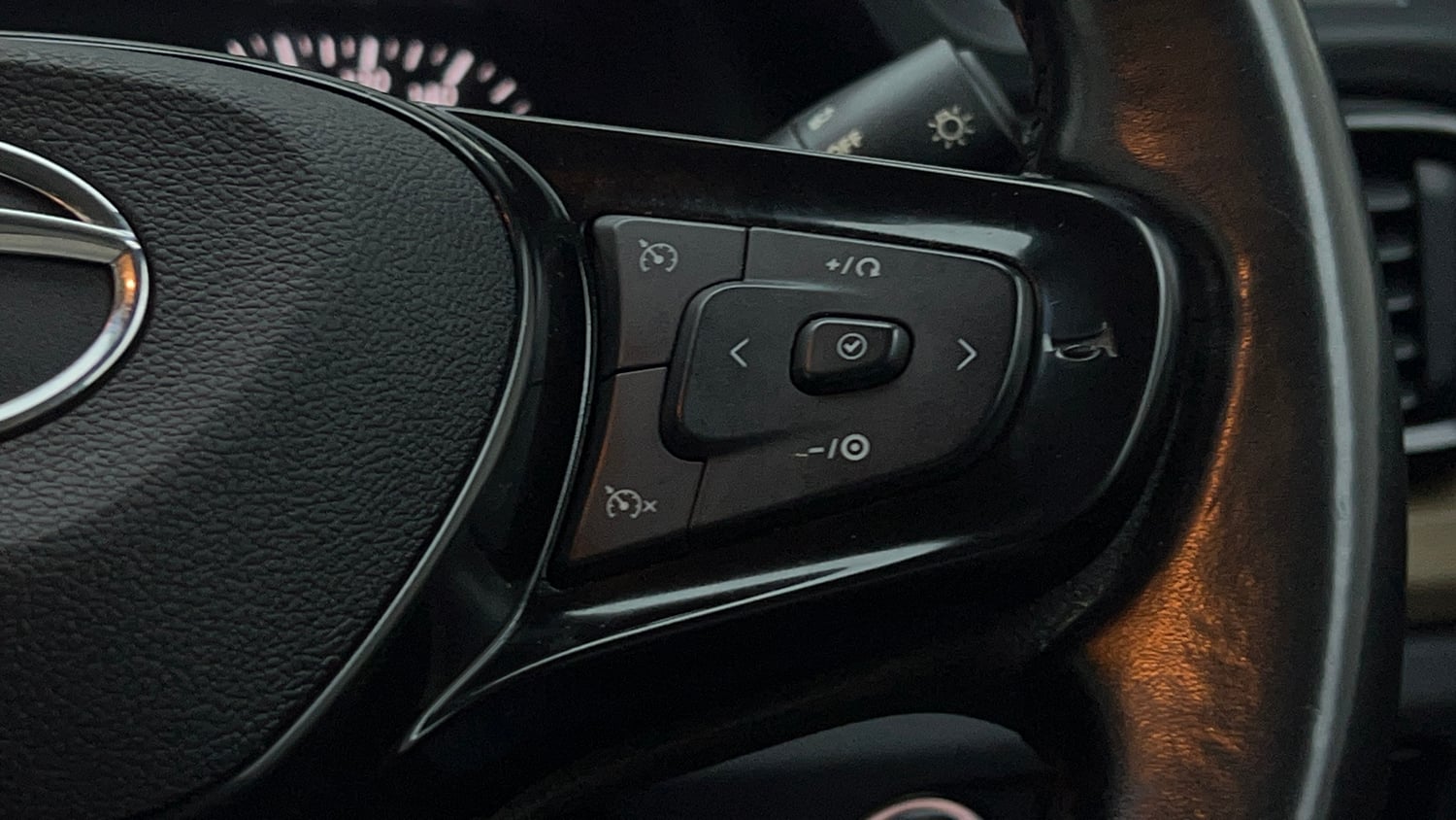 Used 2022 Tata Punch Kaziranga Creative AMT Petrol Automatic top_features Cruise control
