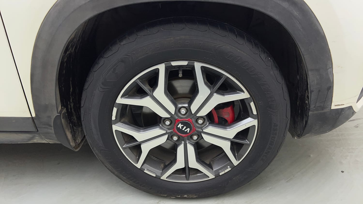 Used 2019 kia Seltos GTX Plus DCT 1.4 Petrol Automatic tyres RIGHT FRONT TYRE RIM VIEW