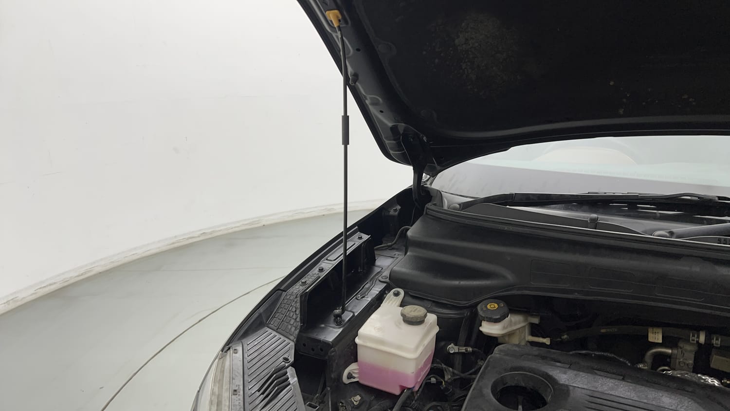 Used 2022 Hyundai Alcazar Signature (O) 7 Seater 1.5 Diesel AT Diesel Automatic engine ENGINE RIGHT SIDE HINGE & APRON VIEW