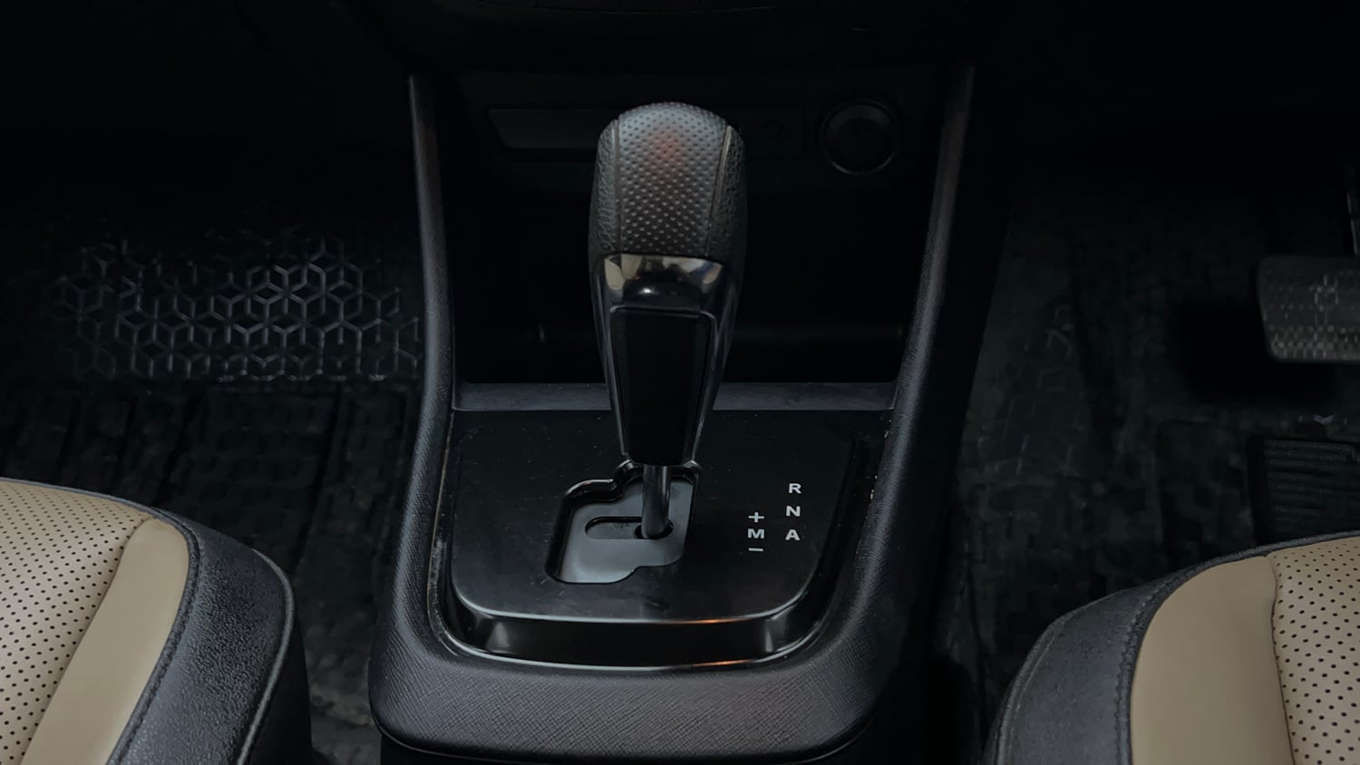 Used 2022 Tata Punch Kaziranga Creative AMT Petrol Automatic interior GEAR  KNOB VIEW