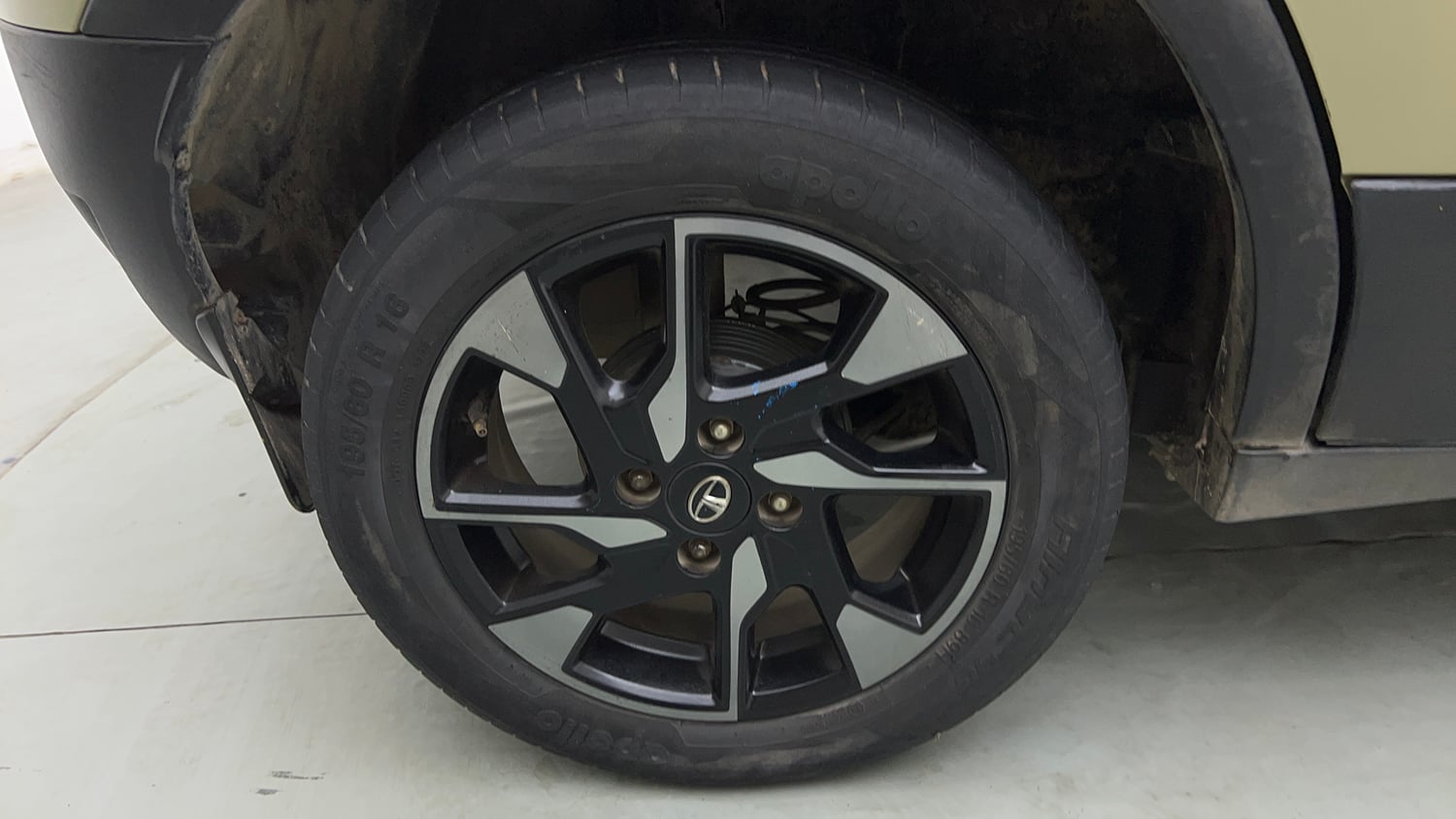 Used 2022 Tata Punch Kaziranga Creative AMT Petrol Automatic tyres RIGHT REAR TYRE RIM VIEW