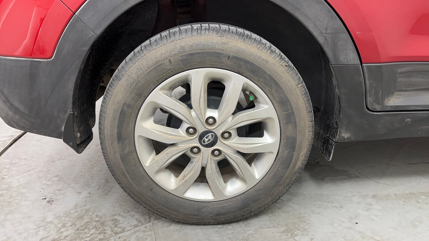 Used 2018 Hyundai Creta S 1.6 AT CRDi Diesel Automatic tyres RIGHT REAR TYRE RIM VIEW