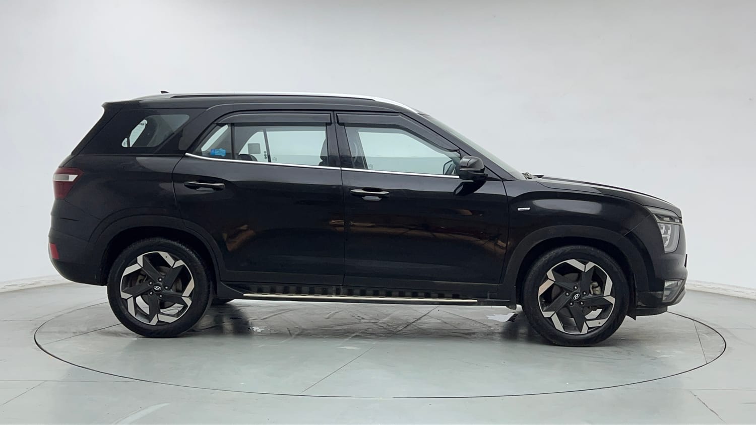 Used 2022 Hyundai Alcazar Signature (O) 7 Seater 1.5 Diesel AT Diesel Automatic exterior RIGHT SIDE VIEW