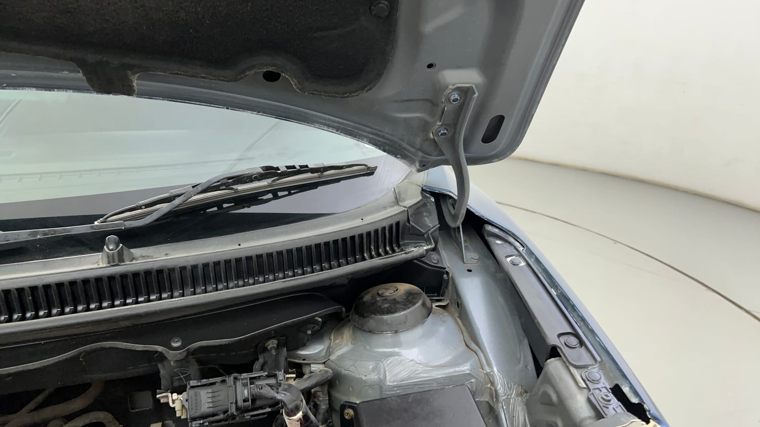 Used 2018 Maruti Suzuki Baleno Alpha 1.2 AT Petrol Automatic engine ENGINE LEFT SIDE HINGE & APRON VIEW