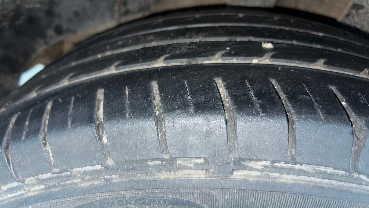 Used 2019 kia Seltos GTX Plus DCT 1.4 Petrol Automatic tyres RIGHT REAR TYRE TREAD VIEW