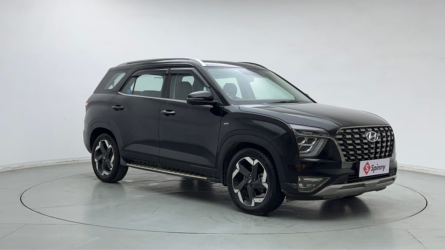 Used 2022 Hyundai Alcazar Signature (O) 7 Seater 1.5 Diesel AT Diesel Automatic exterior RIGHT FRONT CORNER VIEW