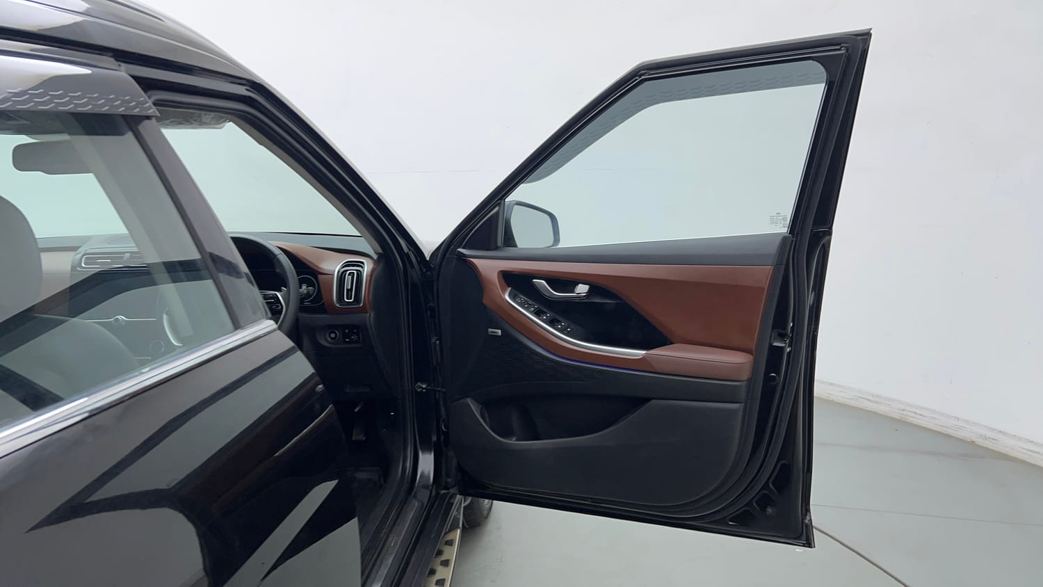 Used 2022 Hyundai Alcazar Signature (O) 7 Seater 1.5 Diesel AT Diesel Automatic interior RIGHT FRONT DOOR OPEN VIEW