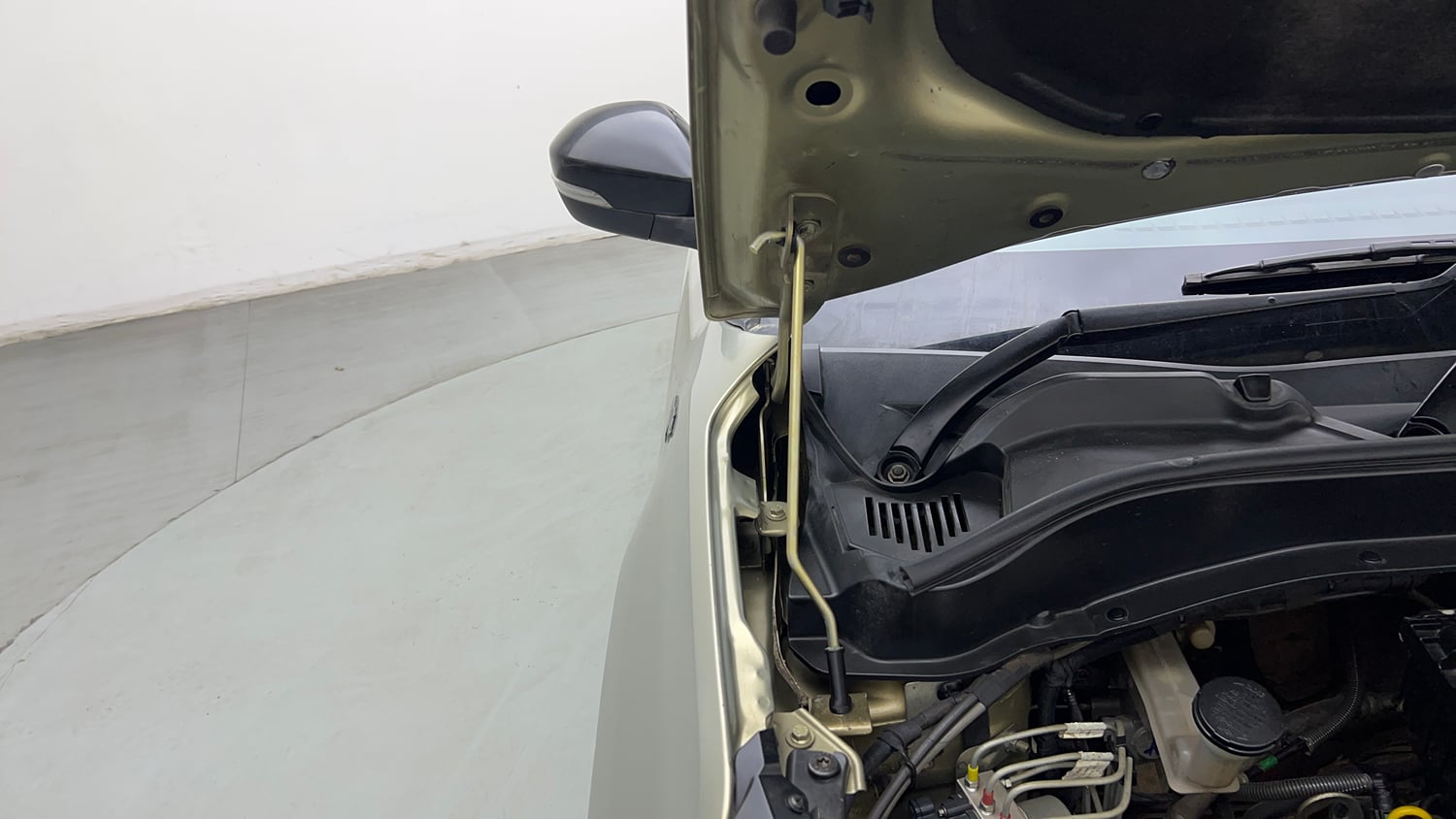 Used 2022 Tata Punch Kaziranga Creative AMT Petrol Automatic engine ENGINE RIGHT SIDE HINGE & APRON VIEW