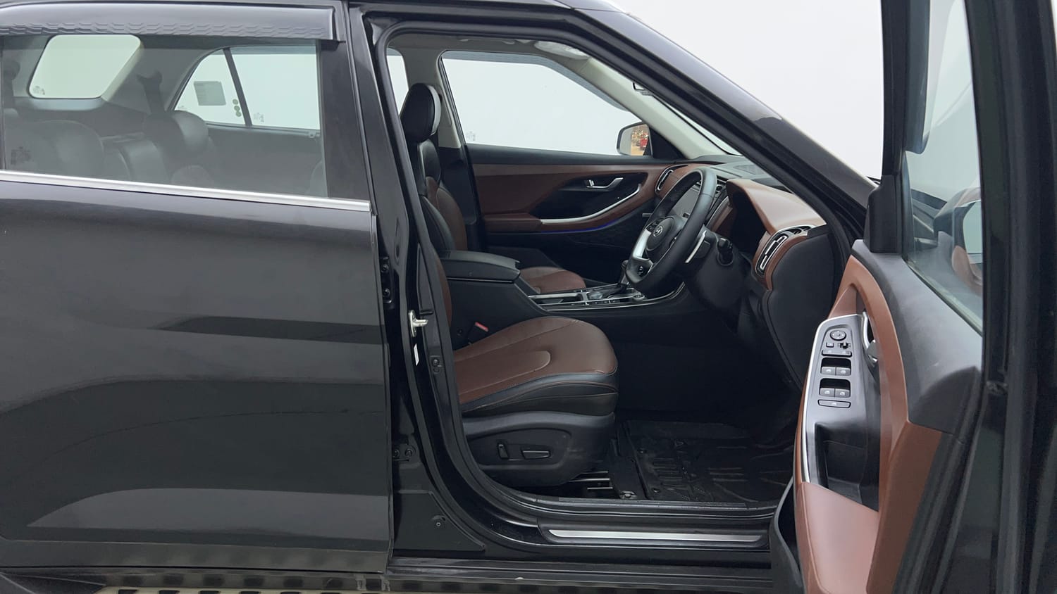 Used 2022 Hyundai Alcazar Signature (O) 7 Seater 1.5 Diesel AT Diesel Automatic interior RIGHT SIDE FRONT DOOR CABIN VIEW
