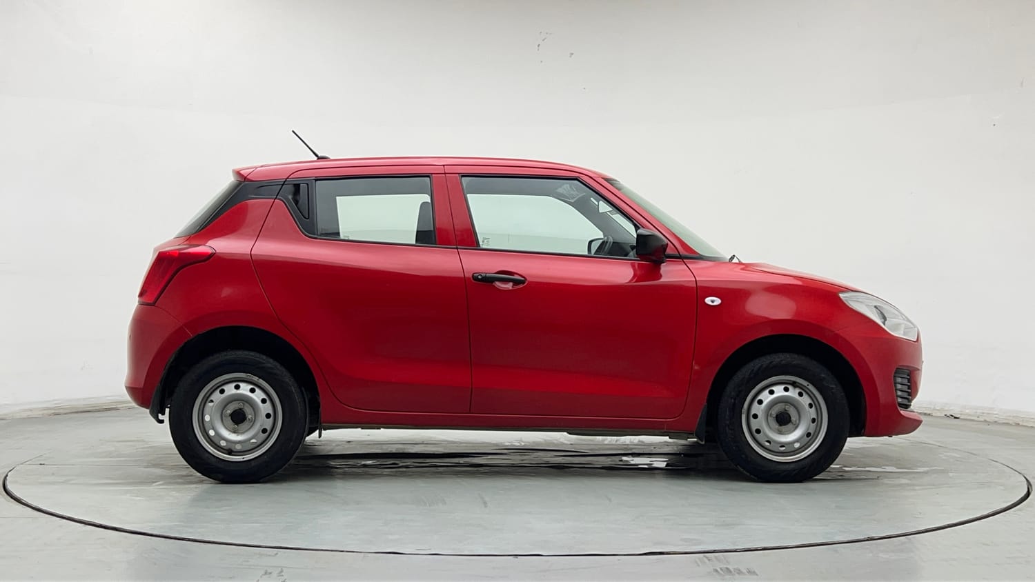 Used 2023 Maruti Suzuki Swift LXi Petrol Manual exterior RIGHT SIDE VIEW