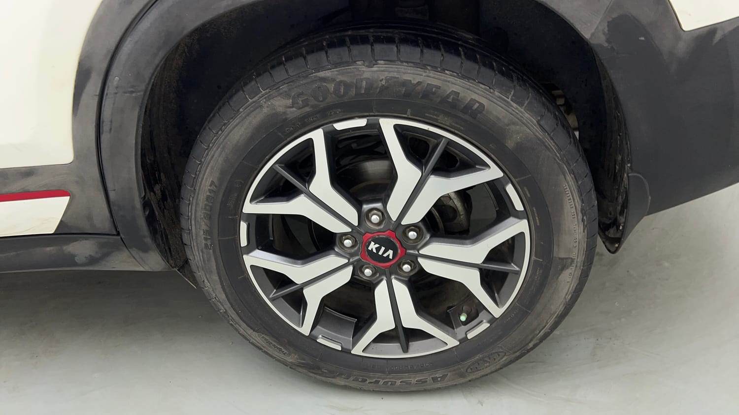 Used 2019 kia Seltos GTX Plus DCT 1.4 Petrol Automatic tyres LEFT REAR TYRE RIM VIEW