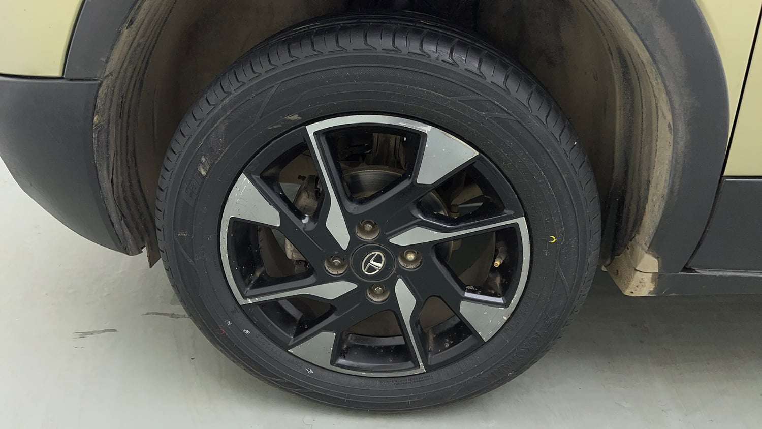 Used 2022 Tata Punch Kaziranga Creative AMT Petrol Automatic tyres LEFT FRONT TYRE RIM VIEW