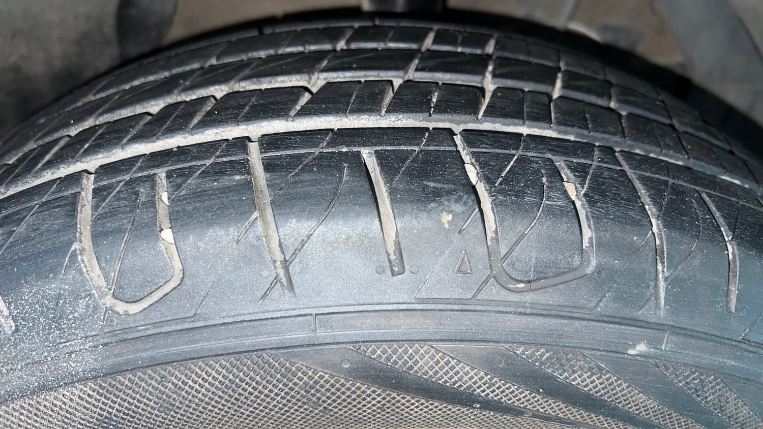 Used 2020 Maruti Suzuki Vitara Brezza ZXi AT SHVS Petrol Automatic tyres RIGHT FRONT TYRE TREAD VIEW