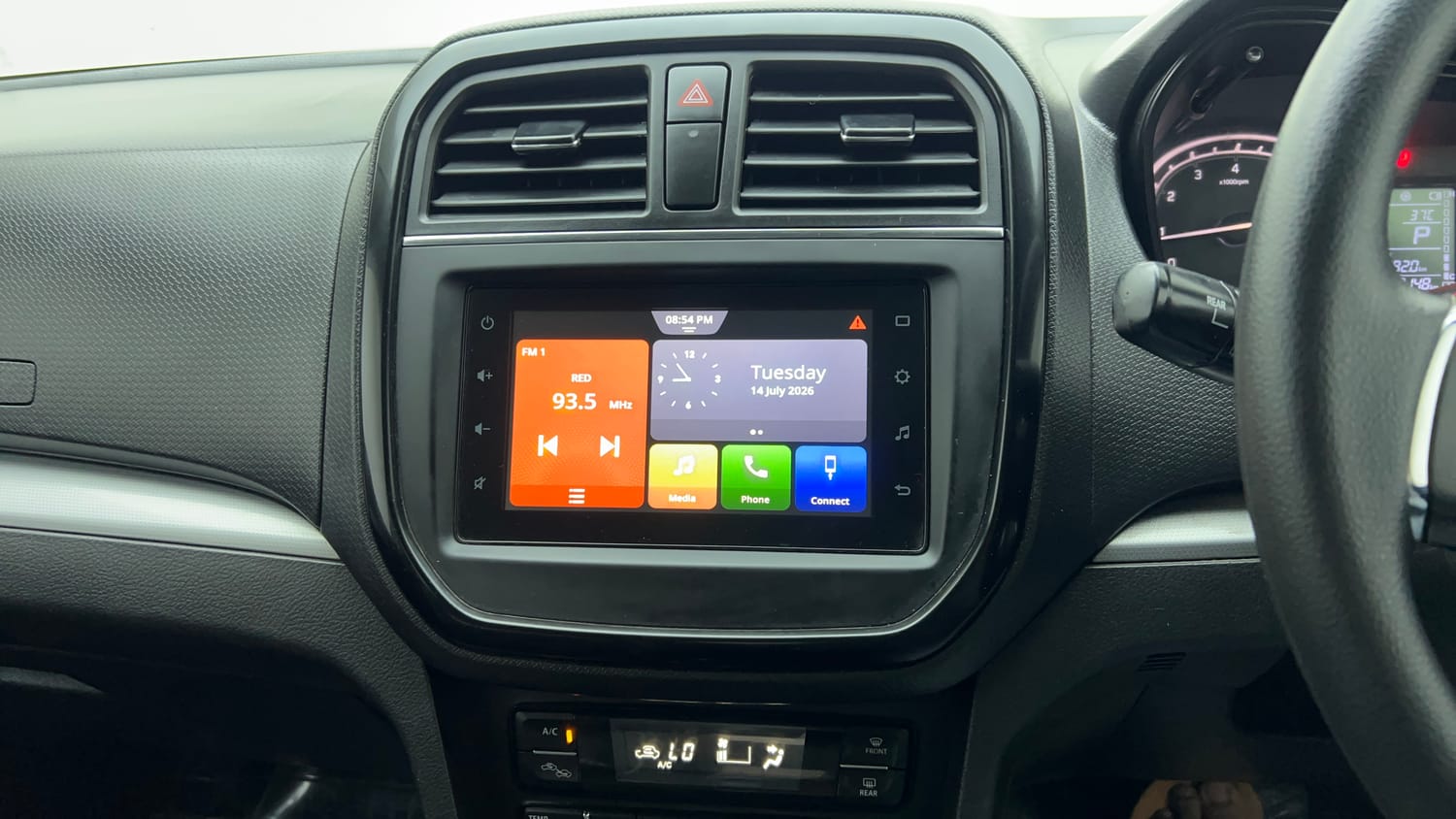Used 2020 Maruti Suzuki Vitara Brezza ZXi AT SHVS Petrol Automatic top_features Integrated (in-dash) music system