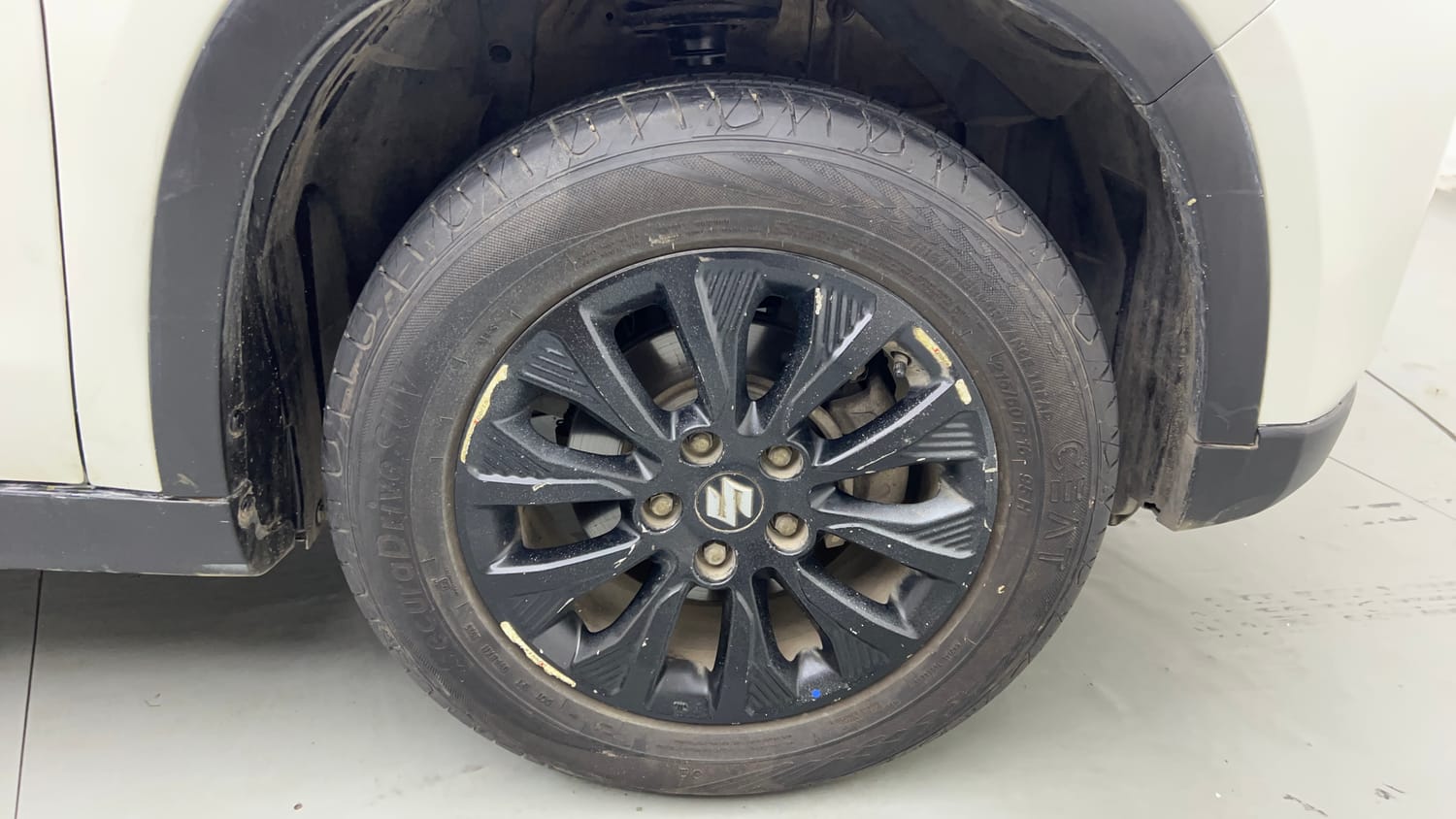 Used 2020 Maruti Suzuki Vitara Brezza ZXi AT SHVS Petrol Automatic tyres RIGHT FRONT TYRE RIM VIEW