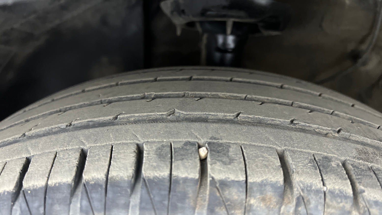 Used 2022 Kia Sonet GTX Plus 1.0 iMT Petrol Manual tyres LEFT FRONT TYRE TREAD VIEW