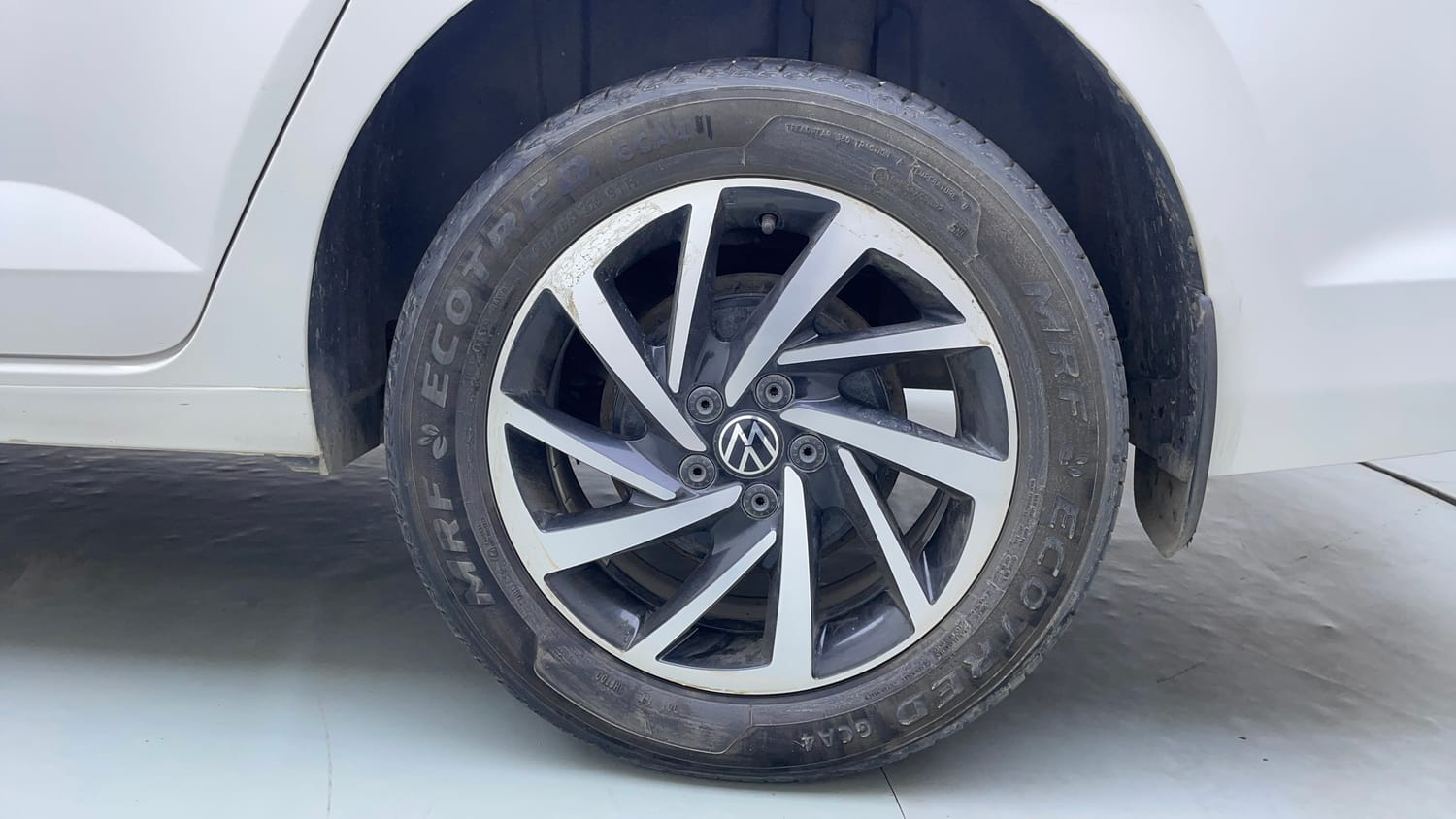 Used 2022 Volkswagen Virtus Topline 1.0 TSI MT Petrol Manual tyres LEFT REAR TYRE RIM VIEW