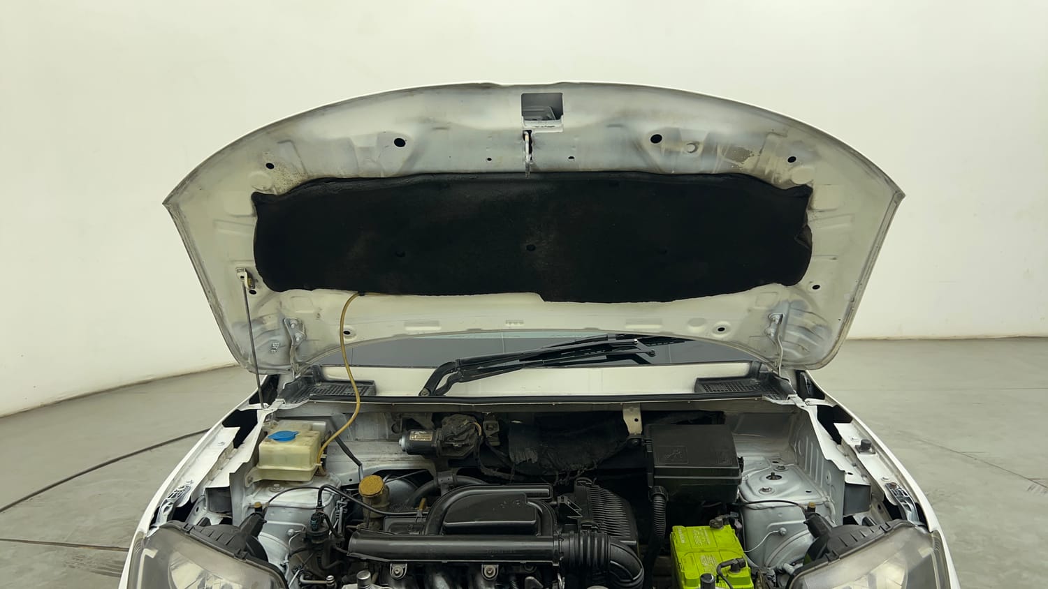 Used 2016 Renault Kwid RXT Petrol Manual engine ENGINE & BONNET OPEN FRONT VIEW