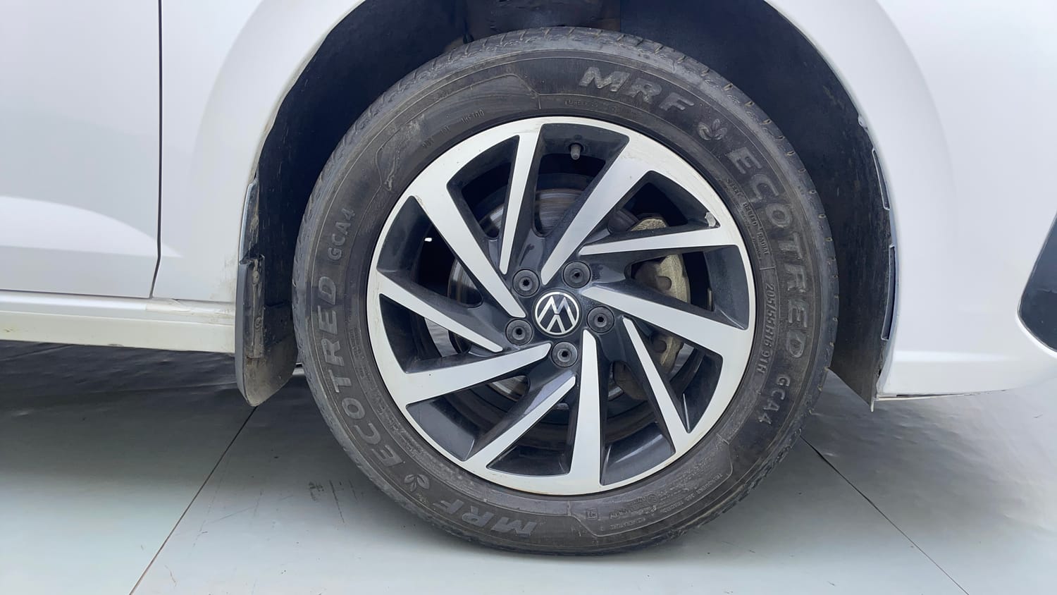 Used 2022 Volkswagen Virtus Topline 1.0 TSI MT Petrol Manual tyres RIGHT FRONT TYRE RIM VIEW