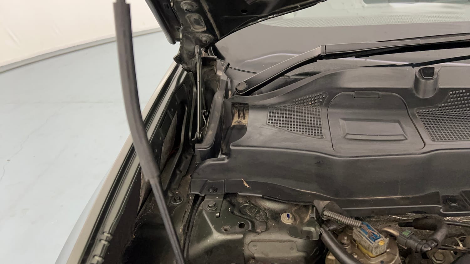 Used 2021 Tata Harrier XT Plus Camo Diesel Manual engine ENGINE RIGHT SIDE HINGE & APRON VIEW