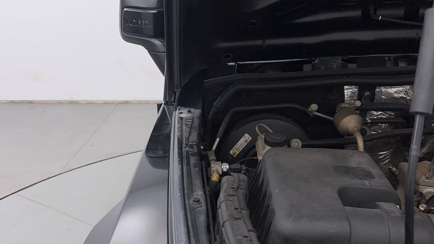 Used 2022 mahindra Thar LX Hard Top Petrol AT 4WD Petrol Automatic engine ENGINE RIGHT SIDE HINGE & APRON VIEW