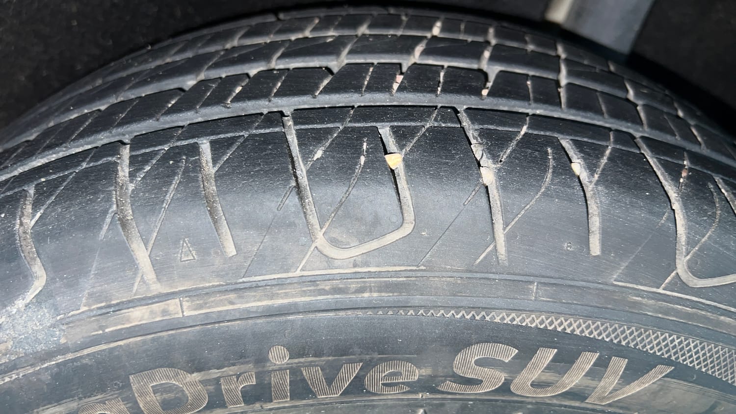 Used 2020 Maruti Suzuki Vitara Brezza ZXi AT SHVS Petrol Automatic tyres LEFT REAR TYRE TREAD VIEW