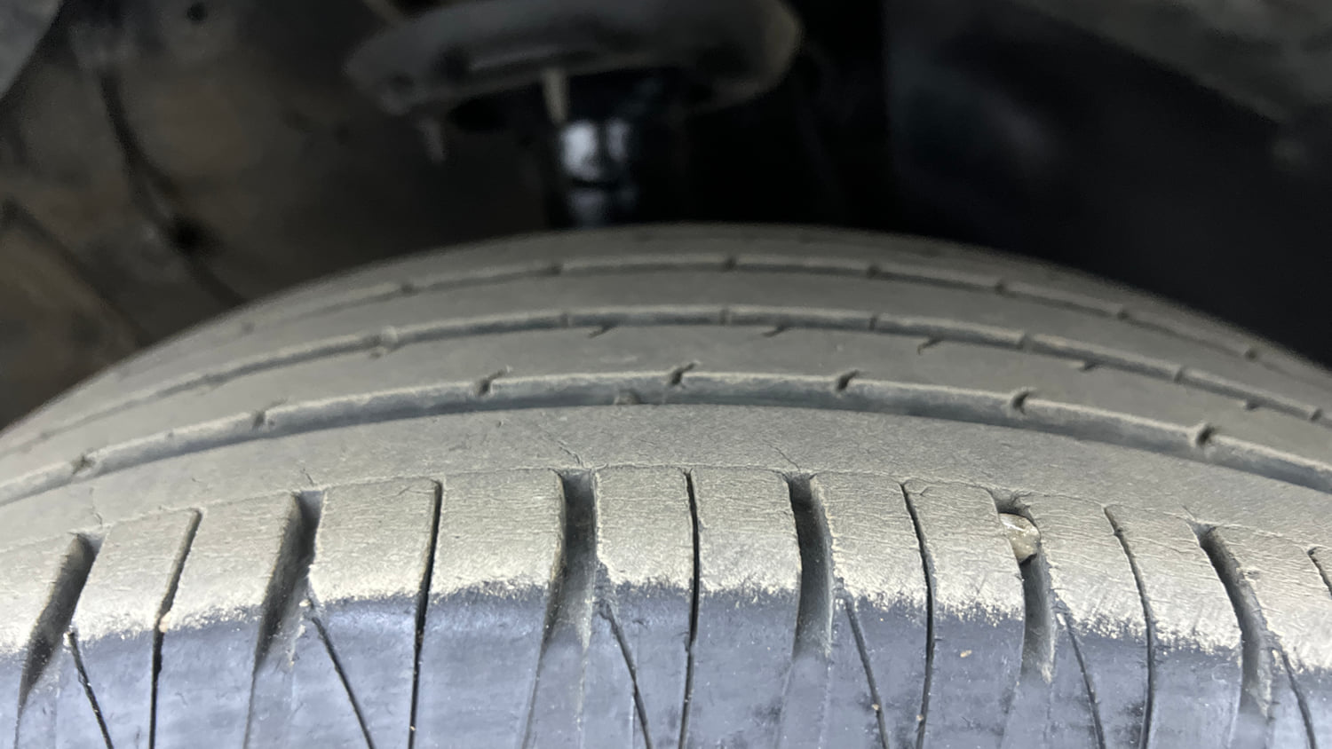 Used 2022 Kia Sonet GTX Plus 1.0 iMT Petrol Manual tyres RIGHT FRONT TYRE TREAD VIEW