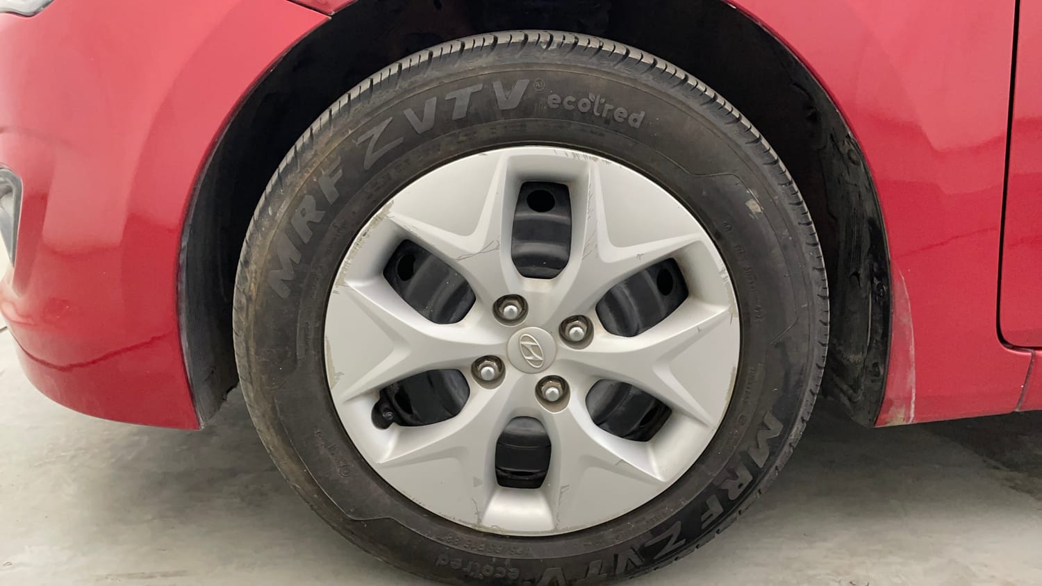 Used 2016 Hyundai Fluidic Verna 4S 1.6 VTVT S Petrol Manual tyres LEFT FRONT TYRE RIM VIEW