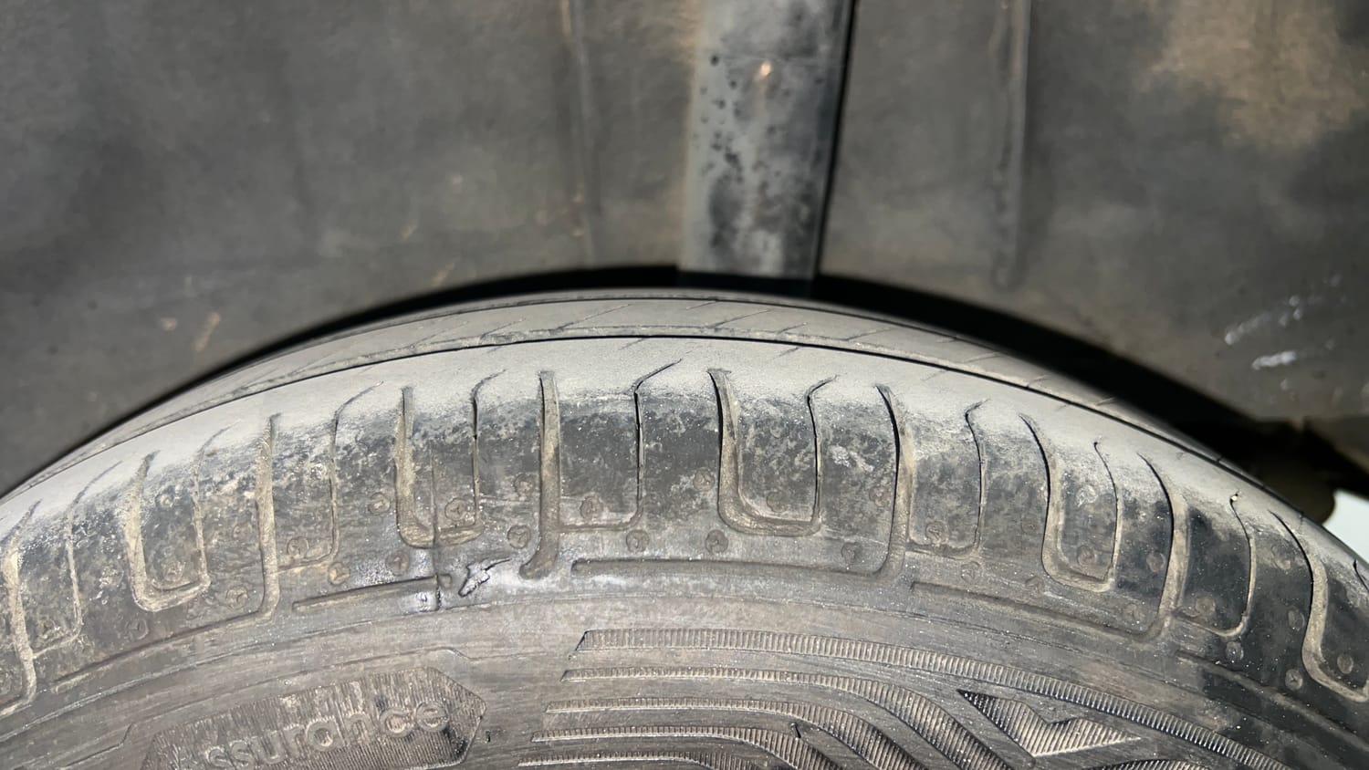 Used 2016 Renault Kwid RXT Petrol Manual tyres LEFT REAR TYRE TREAD VIEW