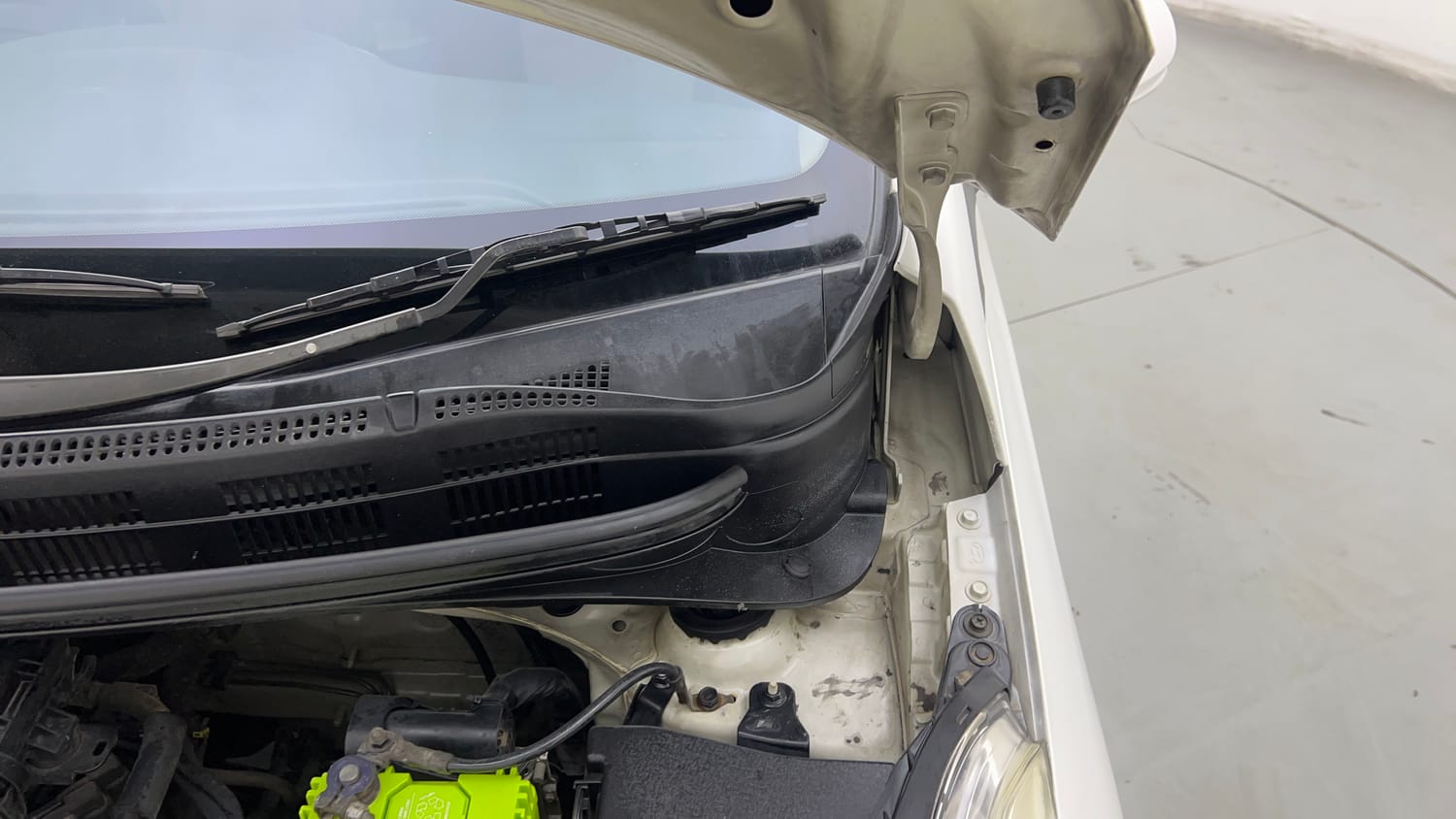 Used 2015 Hyundai Grand i10 Sportz 1.2 Kappa VTVT Petrol Manual engine ENGINE LEFT SIDE HINGE & APRON VIEW