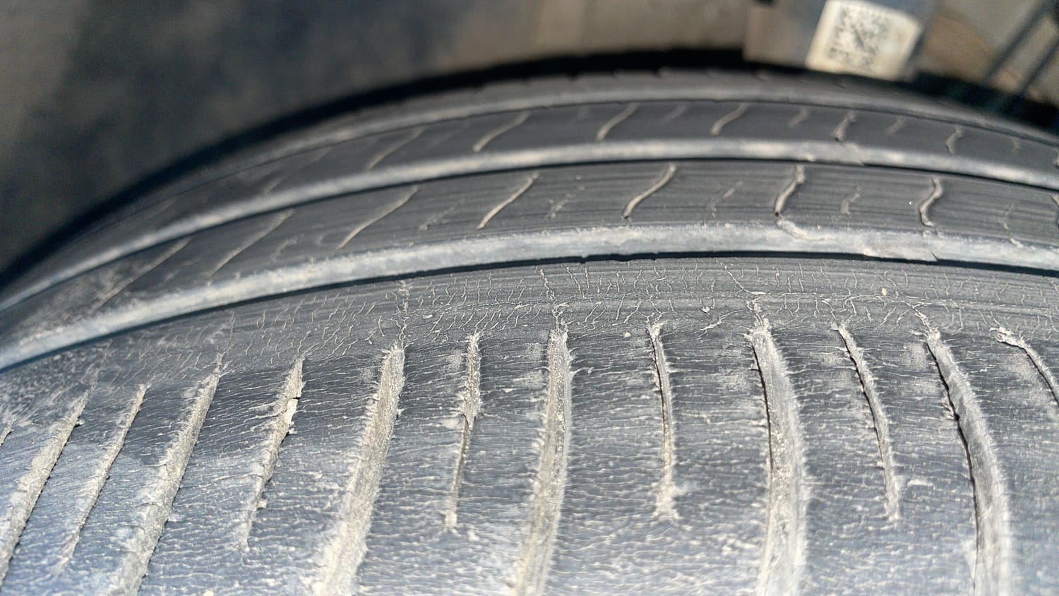 Used 2022 Volkswagen Virtus Topline 1.0 TSI MT Petrol Manual tyres LEFT FRONT TYRE TREAD VIEW