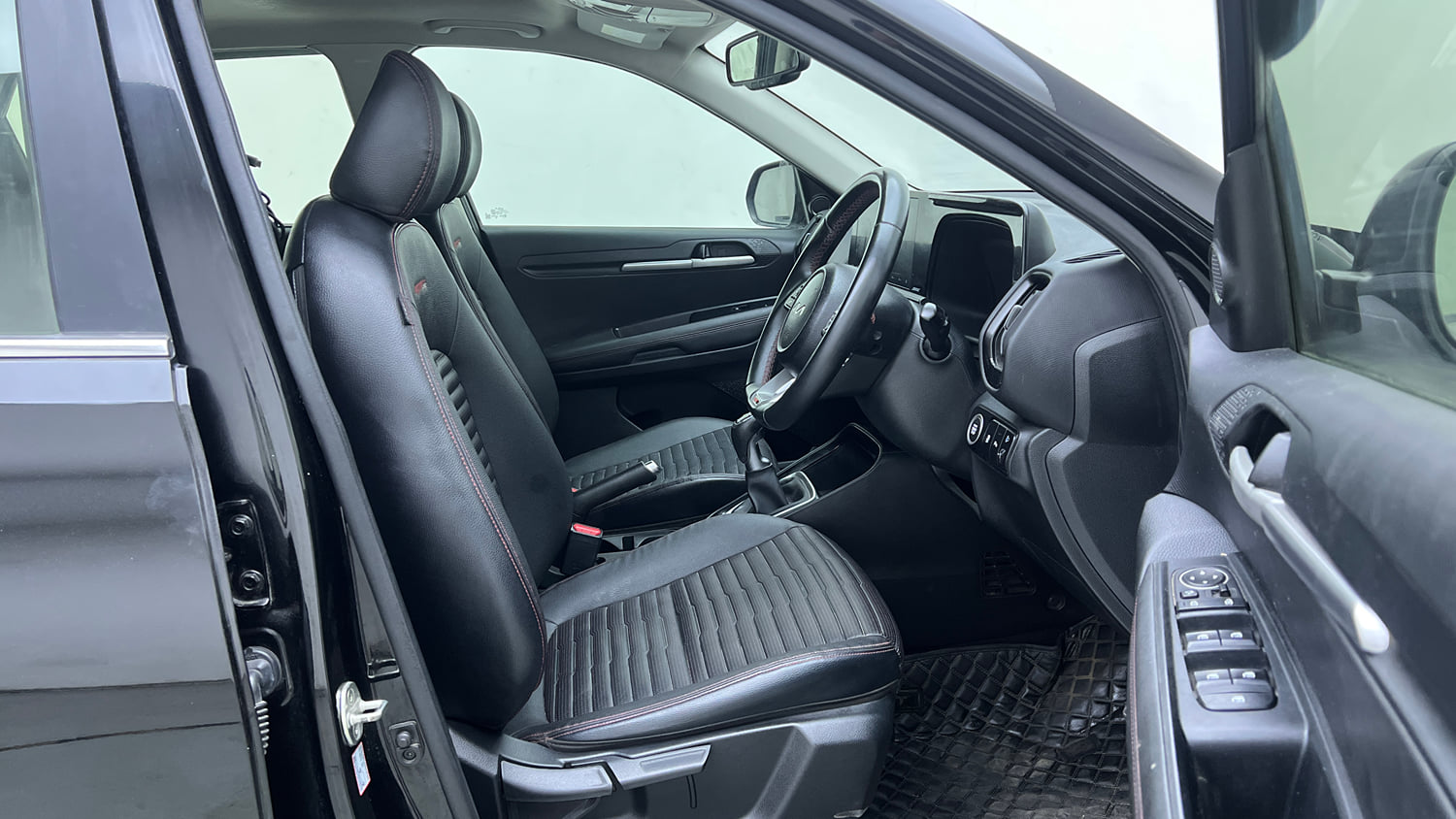 Used 2022 Kia Sonet GTX Plus 1.0 iMT Petrol Manual interior RIGHT SIDE FRONT DOOR CABIN VIEW