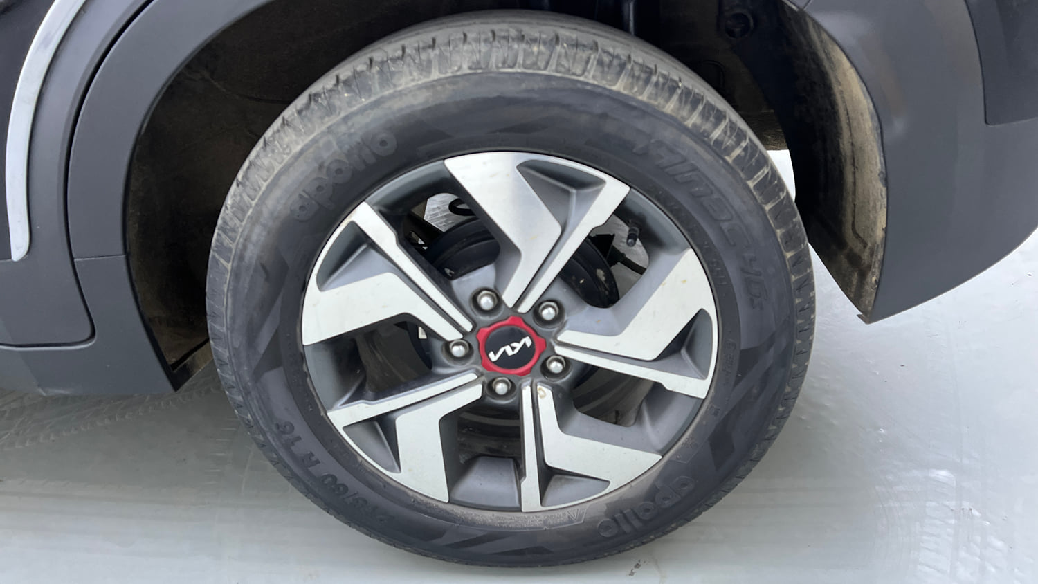Used 2022 Kia Sonet GTX Plus 1.0 iMT Petrol Manual tyres LEFT REAR TYRE RIM VIEW