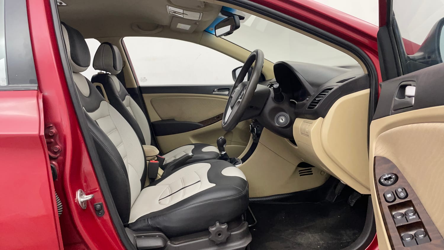 Used 2016 Hyundai Fluidic Verna 4S 1.6 VTVT S Petrol Manual interior RIGHT SIDE FRONT DOOR CABIN VIEW