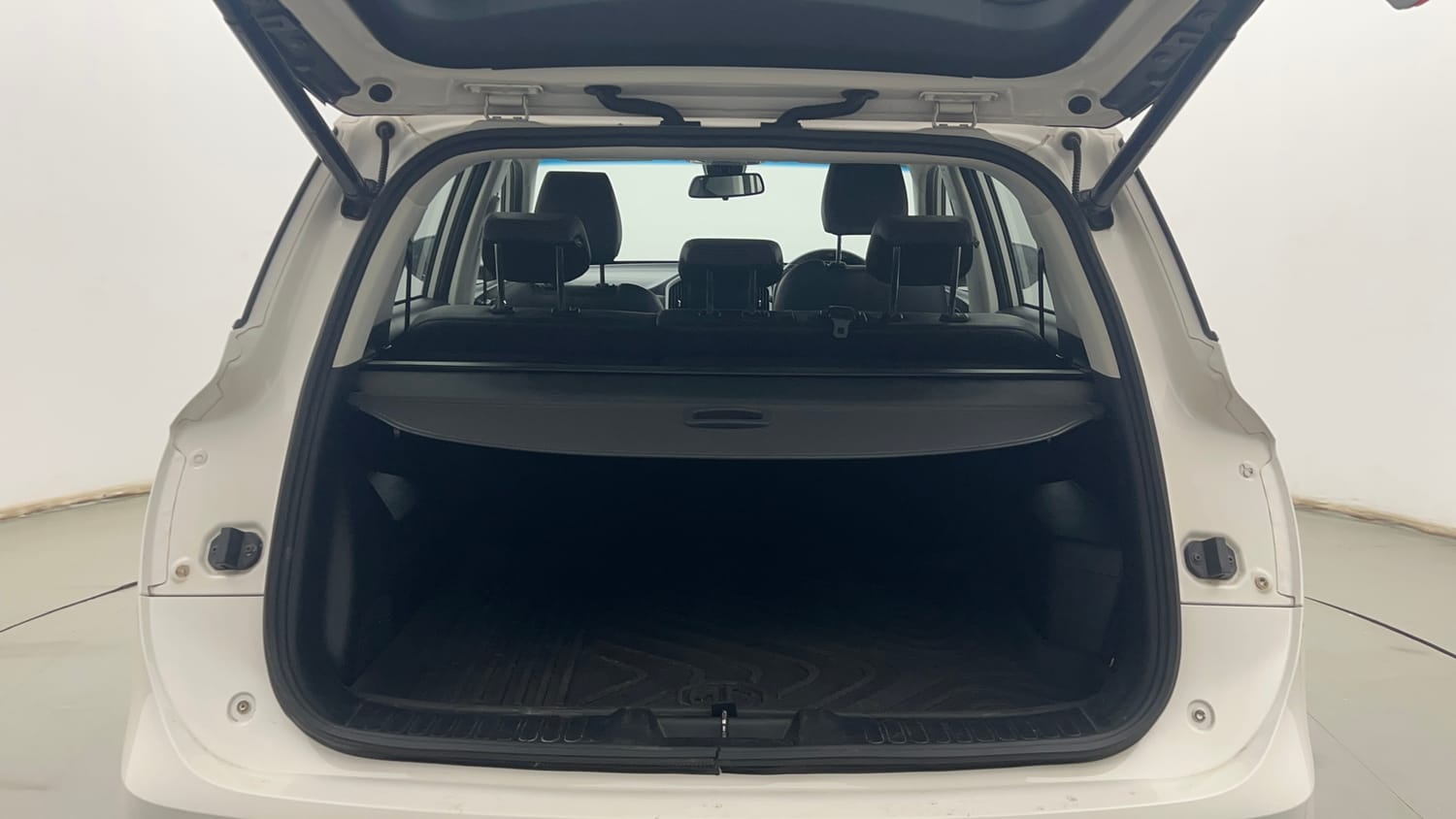 Used 2020 MG Motors Hector Sharp 2.0 Diesel Diesel Manual interior DICKY INSIDE VIEW