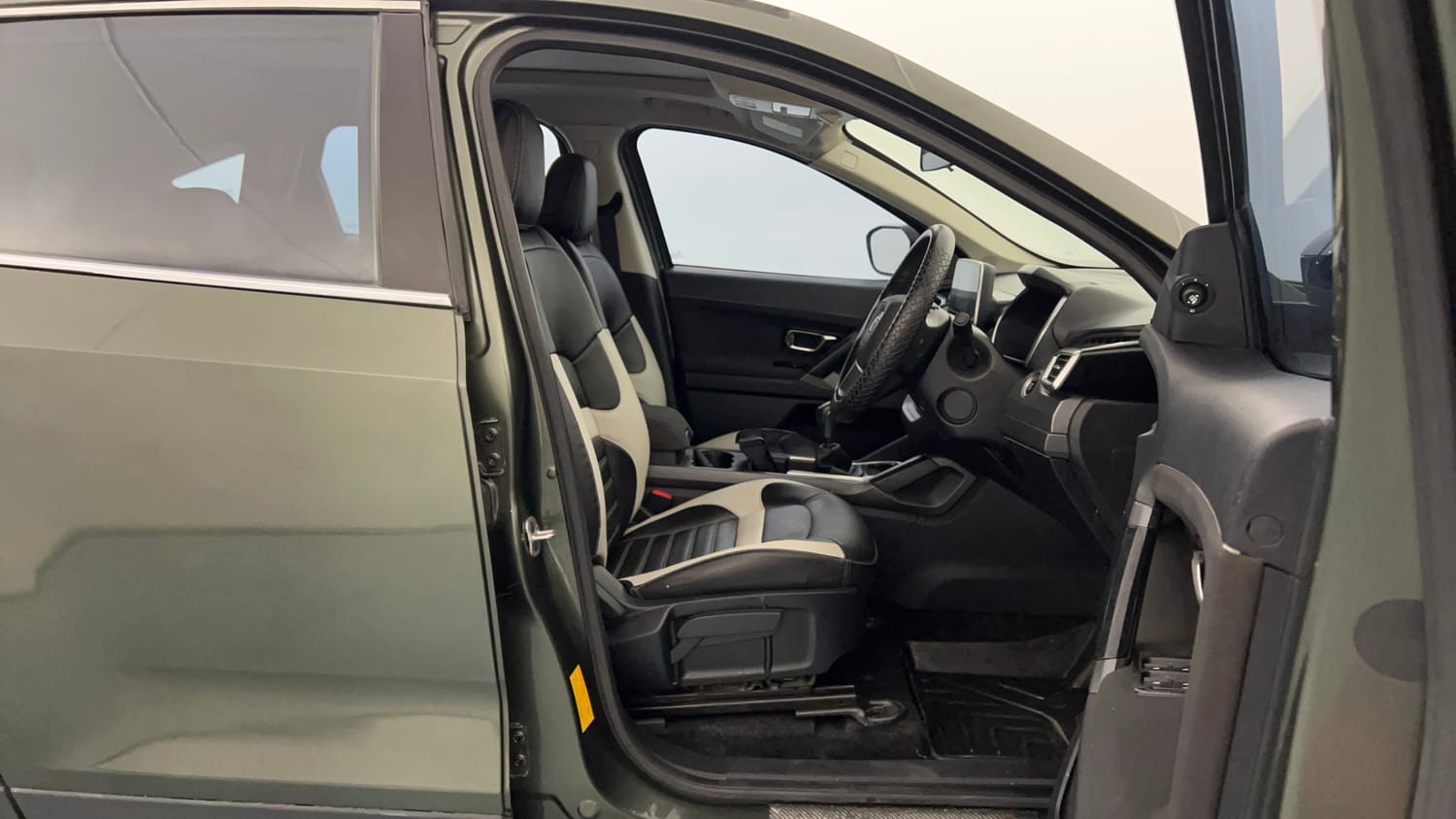 Used 2021 Tata Harrier XT Plus Camo Diesel Manual interior RIGHT SIDE FRONT DOOR CABIN VIEW