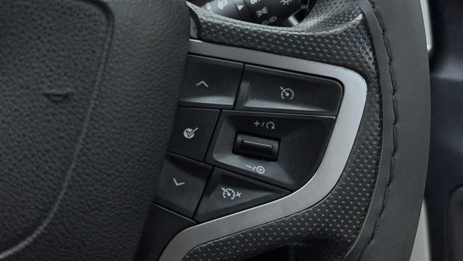 2021 Tata Safari XZA-42