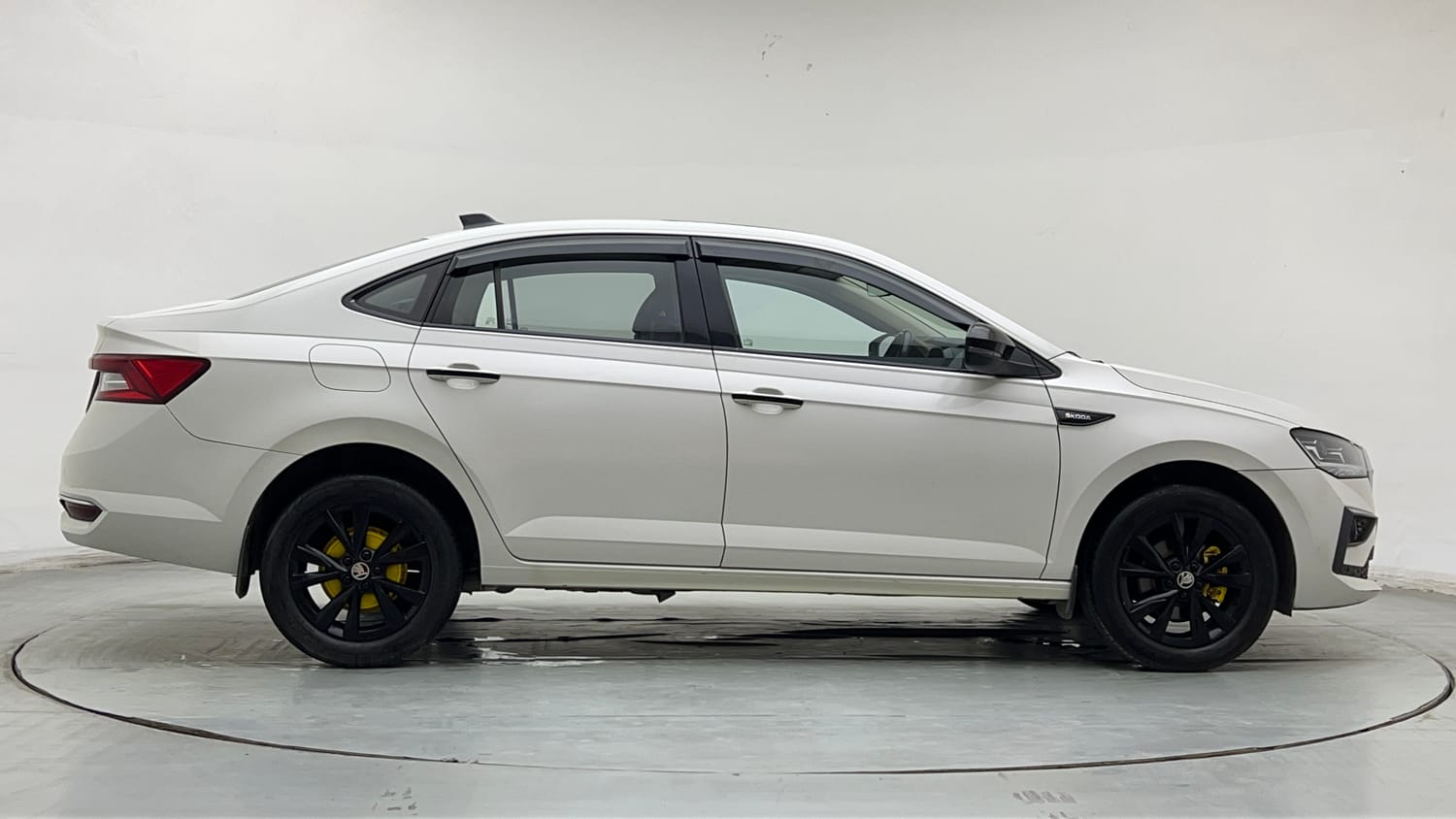 2022 Skoda Slavia Style 1.0L TSI AT-5