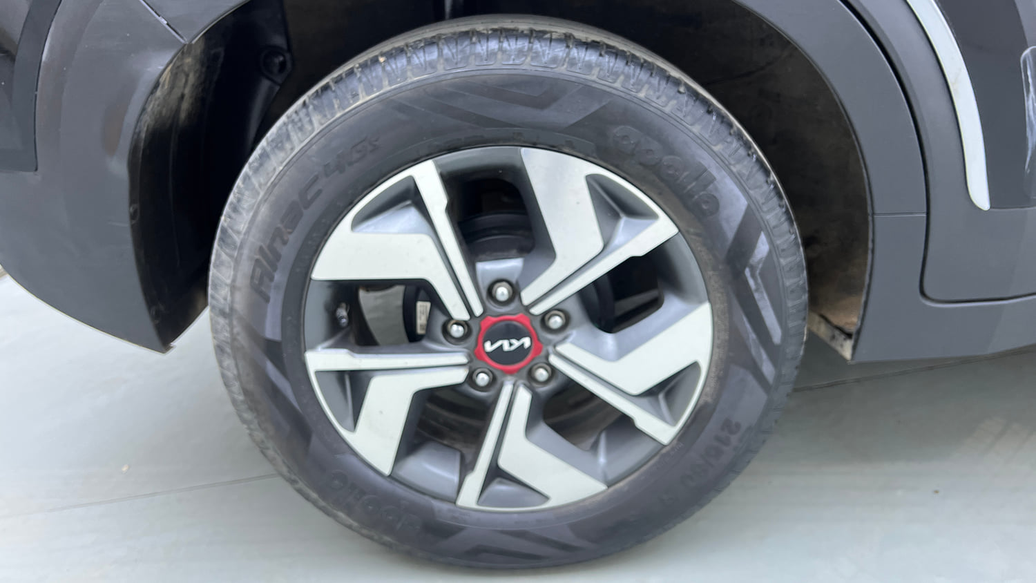 Used 2022 Kia Sonet GTX Plus 1.0 iMT Petrol Manual tyres RIGHT REAR TYRE RIM VIEW