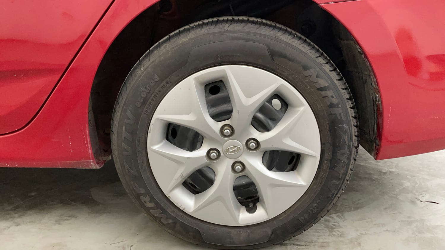 Used 2016 Hyundai Fluidic Verna 4S 1.6 VTVT S Petrol Manual tyres LEFT REAR TYRE RIM VIEW