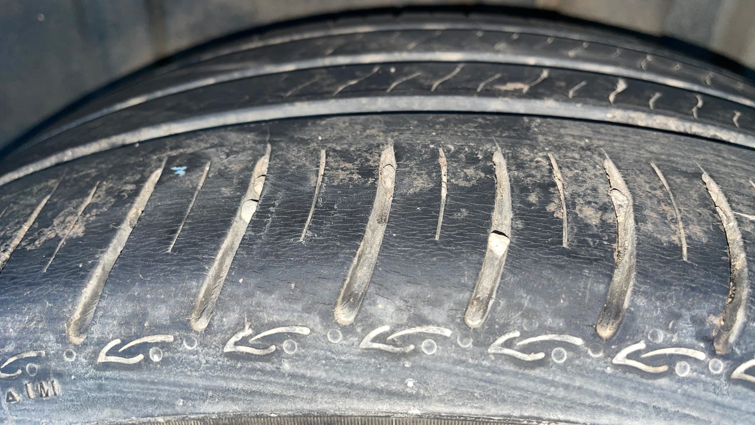 Used 2022 Volkswagen Virtus Topline 1.0 TSI MT Petrol Manual tyres LEFT REAR TYRE TREAD VIEW