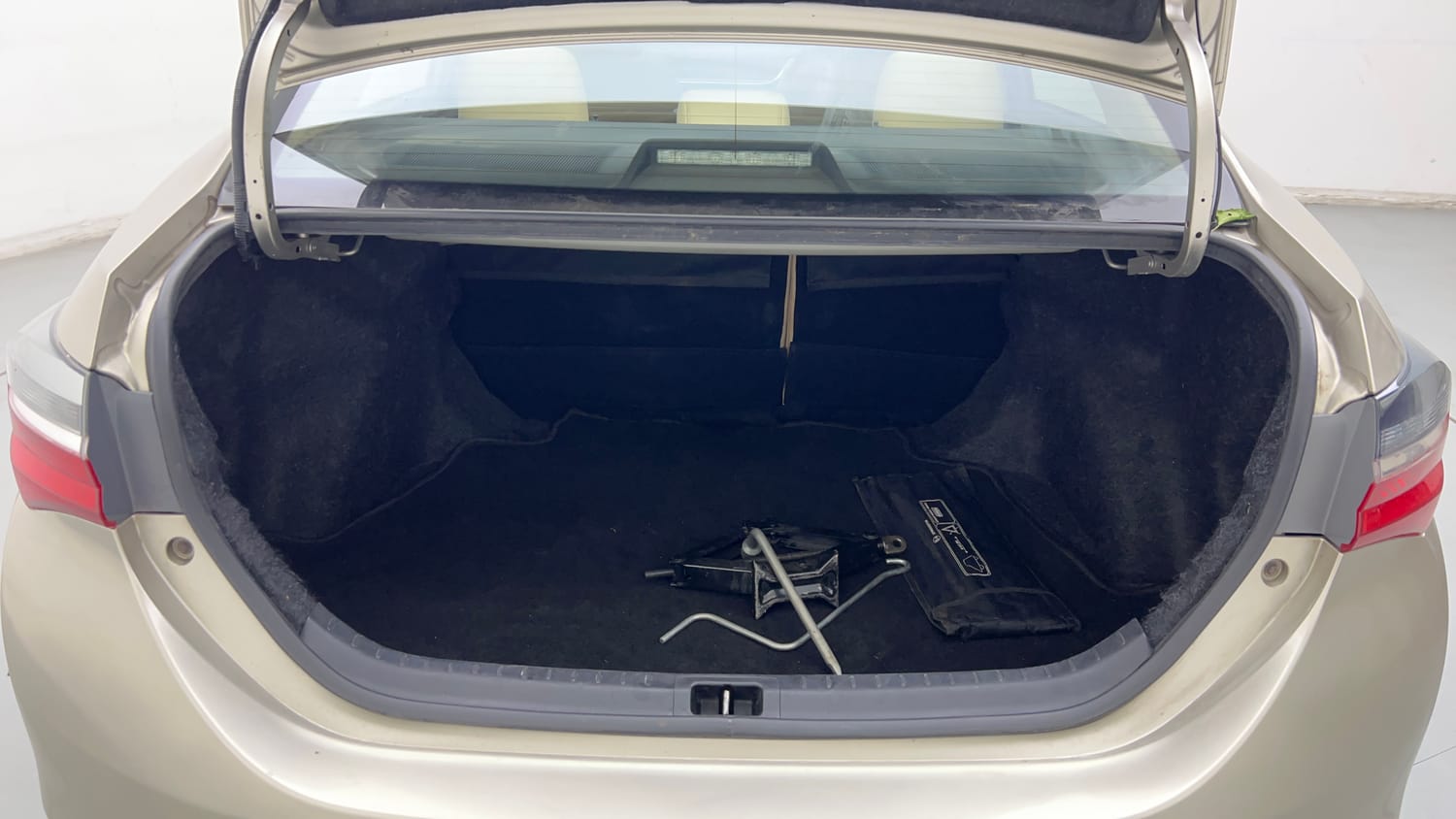 2017 Toyota Corolla Altis GL Petrol-25