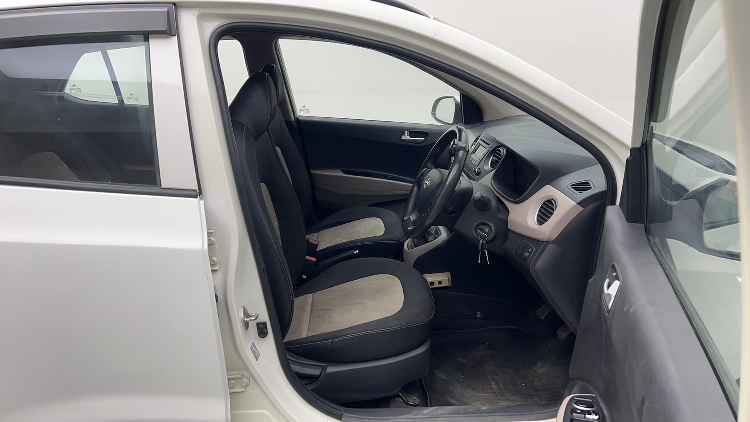 Used 2015 Hyundai Grand i10 Sportz 1.2 Kappa VTVT Petrol Manual interior RIGHT SIDE FRONT DOOR CABIN VIEW