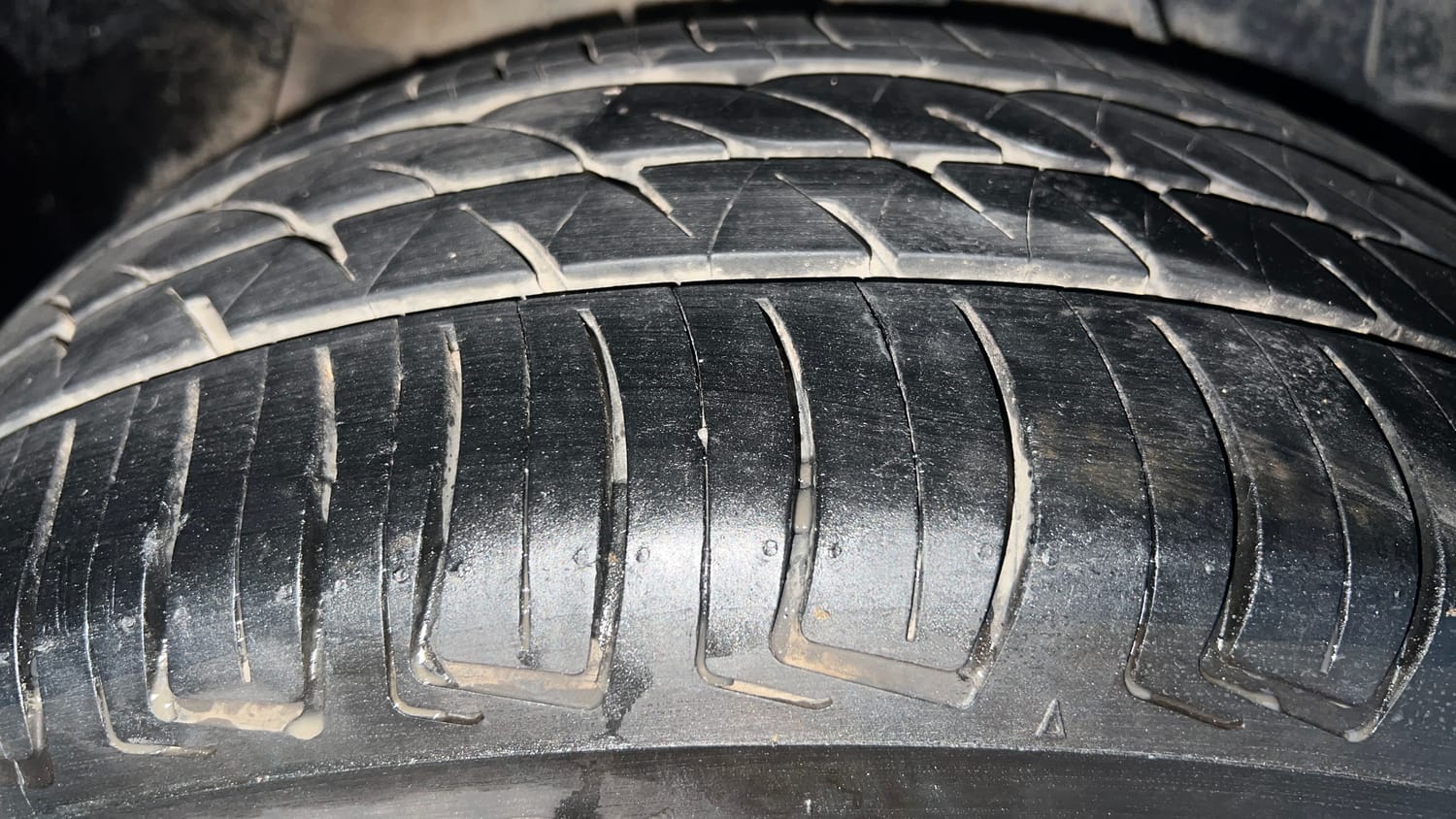 Used 2023 Tata Nexon XZ Plus Petrol Manual tyres RIGHT REAR TYRE TREAD VIEW