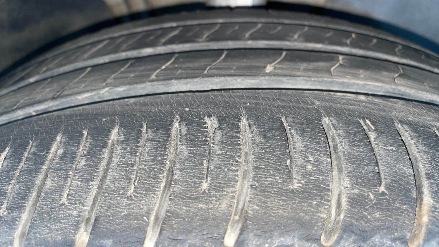 Used 2022 Volkswagen Virtus Topline 1.0 TSI MT Petrol Manual tyres RIGHT FRONT TYRE TREAD VIEW