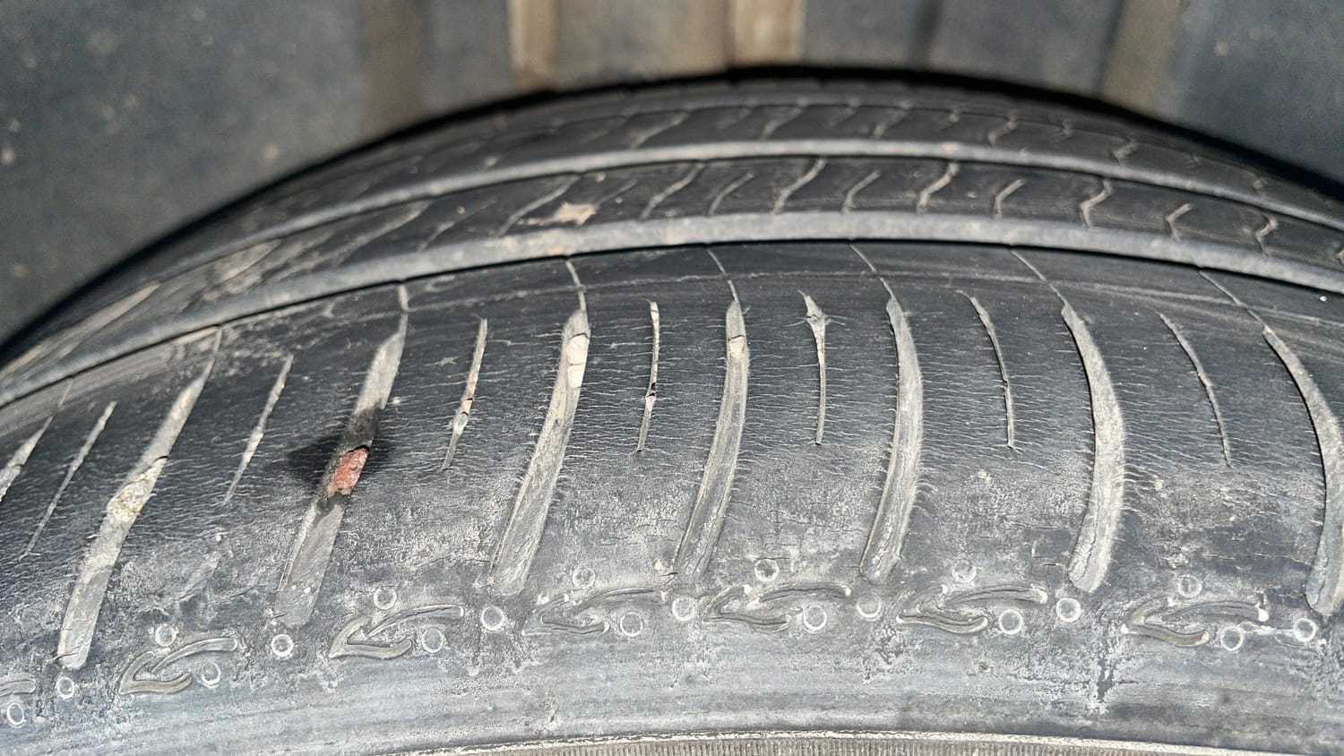 Used 2022 Volkswagen Virtus Topline 1.0 TSI MT Petrol Manual tyres RIGHT REAR TYRE TREAD VIEW