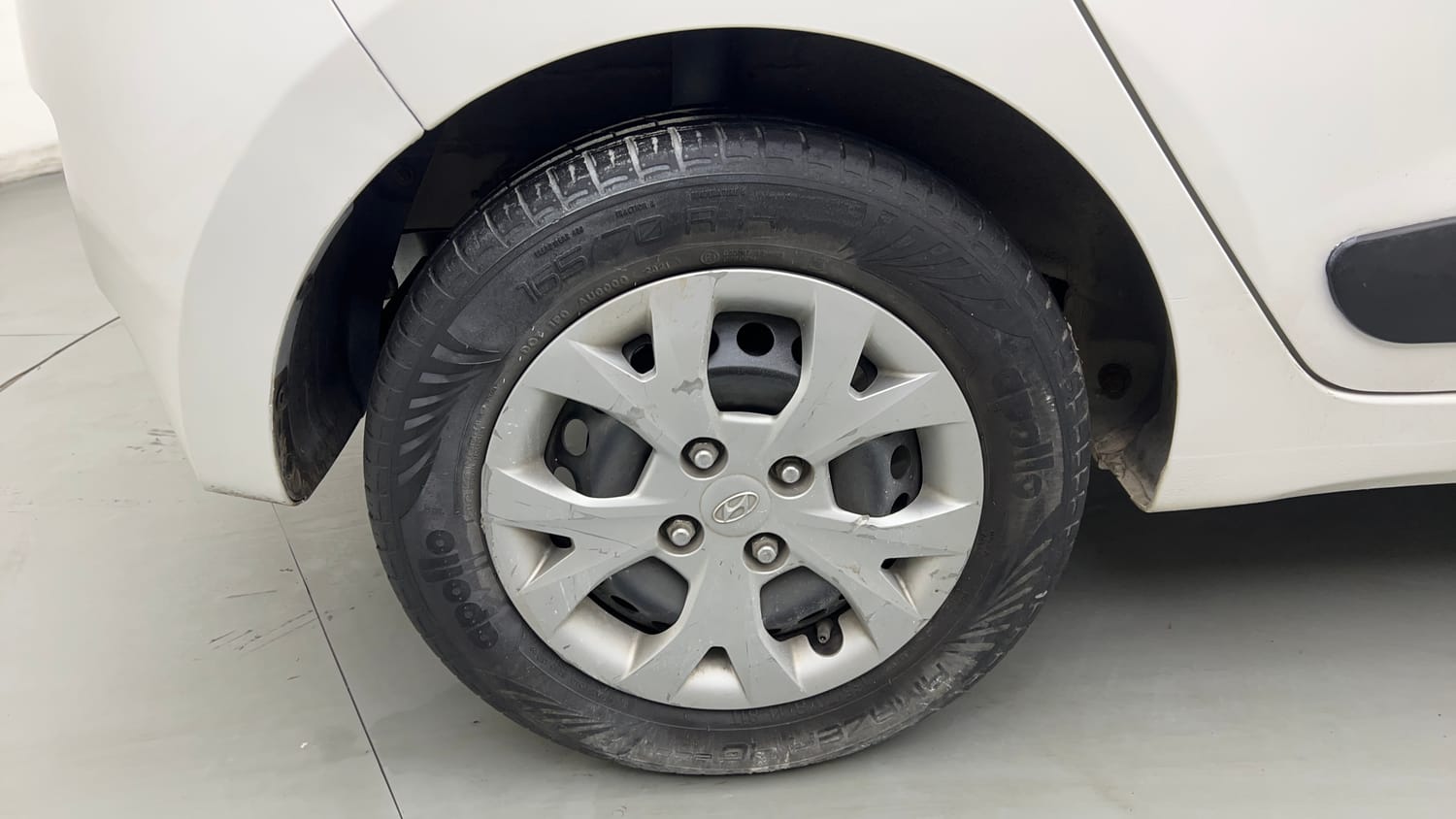Used 2015 Hyundai Grand i10 Sportz 1.2 Kappa VTVT Petrol Manual tyres RIGHT REAR TYRE RIM VIEW