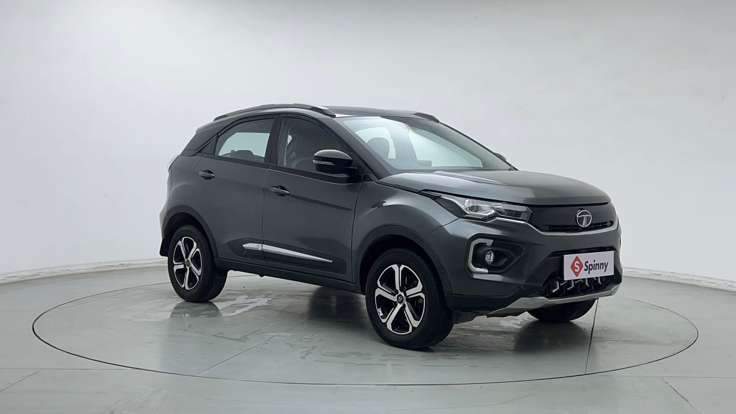 Used 2023 Tata Nexon XZ Plus Petrol Manual exterior RIGHT FRONT CORNER VIEW