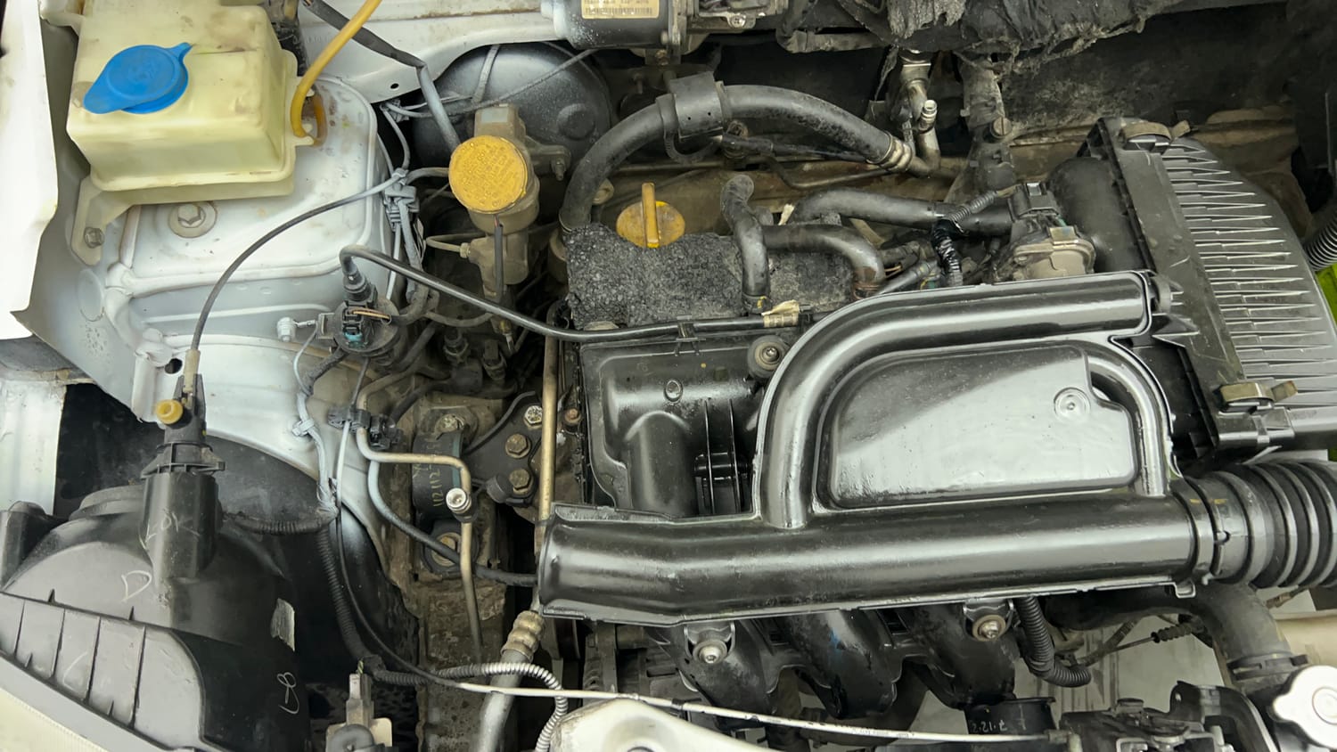 Used 2016 Renault Kwid RXT Petrol Manual engine ENGINE RIGHT SIDE VIEW